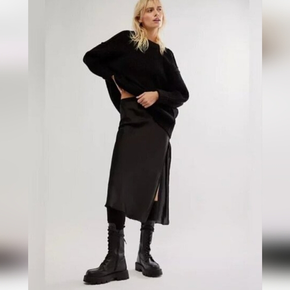 Free People We the Free Still a Fan Pullover Deep V-Back Sweater in Black Sz Sm - Picture 2 of 12